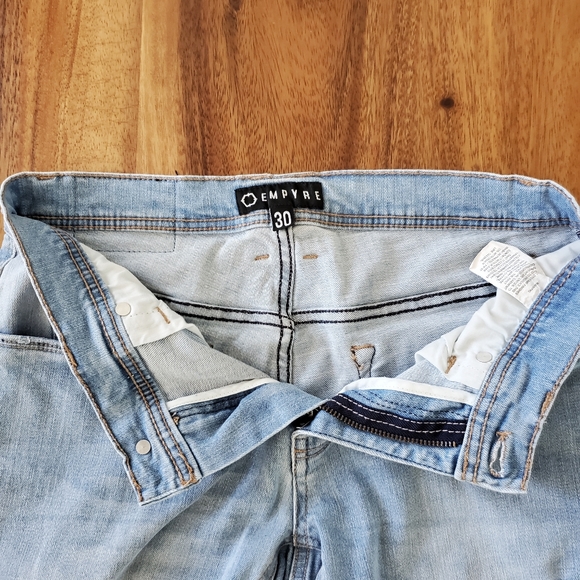 Distressed skinny jeans - Picture 4 of 8